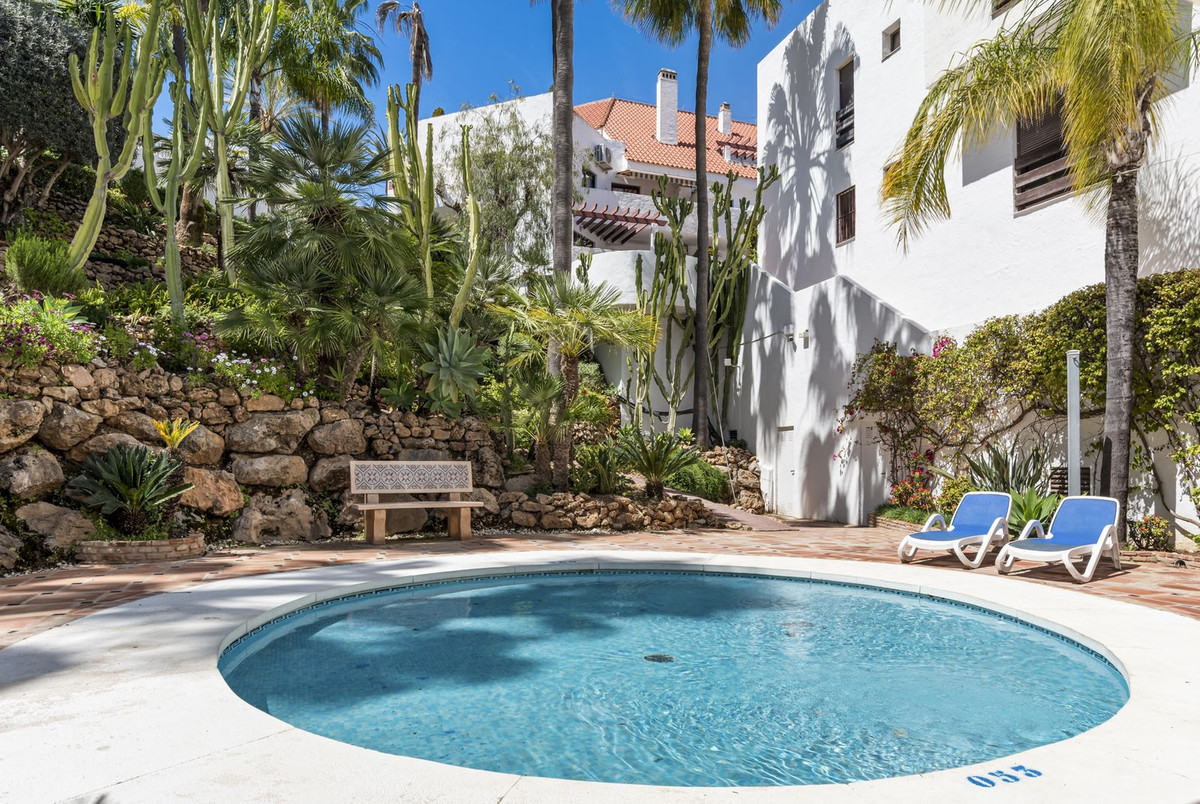 Children’s pool set in the subtropical communal gardens